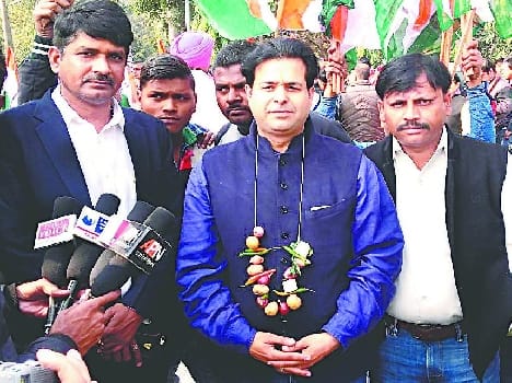 Put the neck of onions, lashed Collectorate